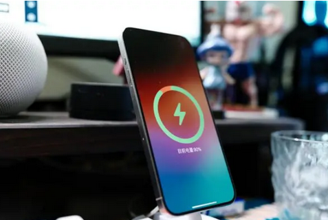 南谯苹果15换屏服务分享用什么充电器给iPhone15充电更好 